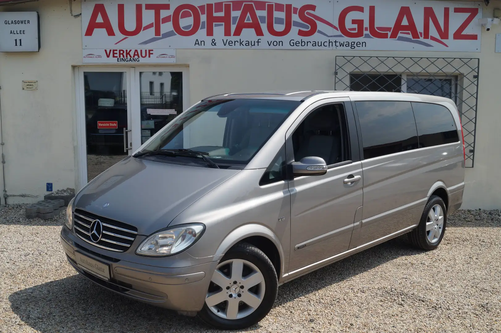 Mercedes-Benz Viano 3.0 CDI lang Leder*Tisch*7Sitzer Silber - 1