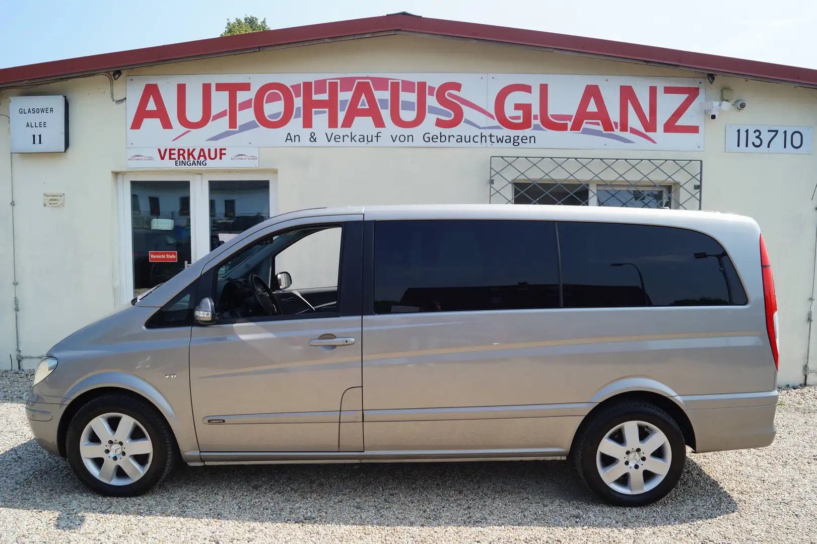 Mercedes-Benz Viano 3.0 CDI lang Leder*Tisch*7Sitzer Silber - 2