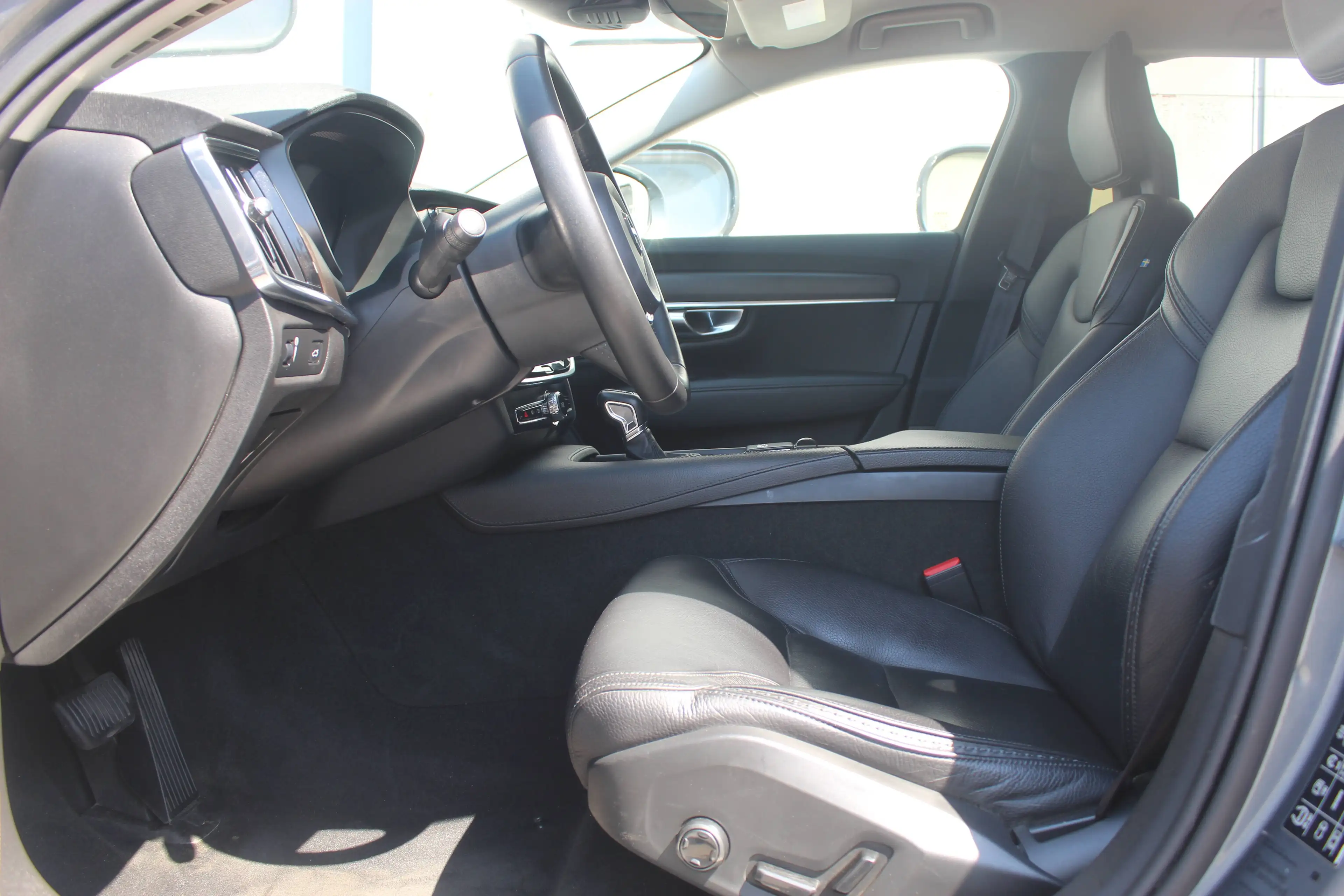 Volvo V90 Cross Country Basis AWD — photo 10