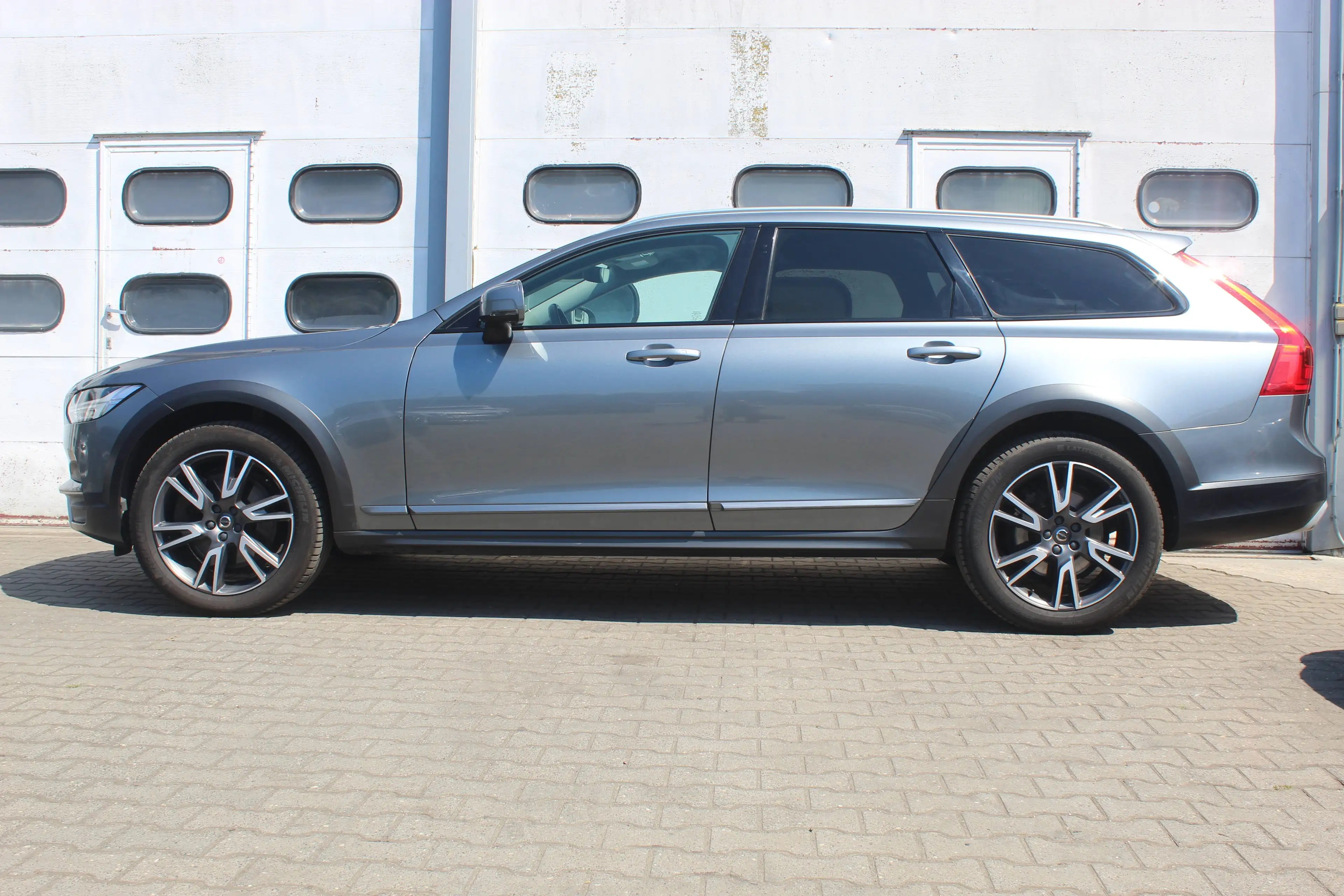 Volvo V90 Cross Country Basis AWD — photo 9