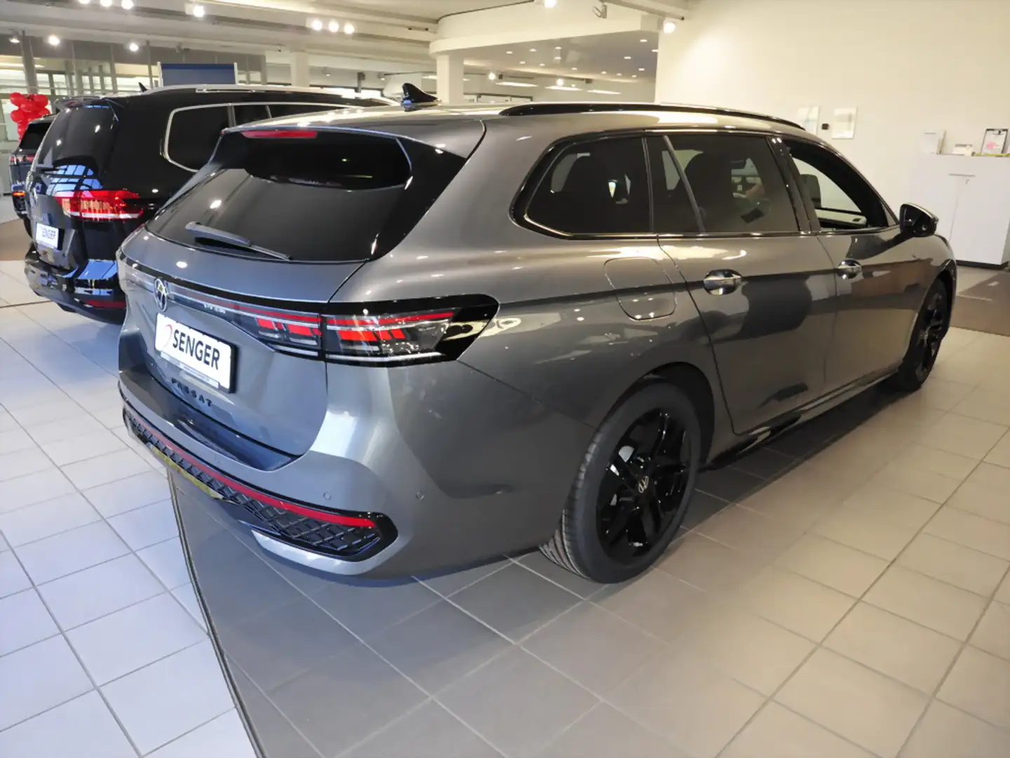 Volkswagen Passat Variant R-Line 2,0 l TDI ergoActive Sitze Grau - 2