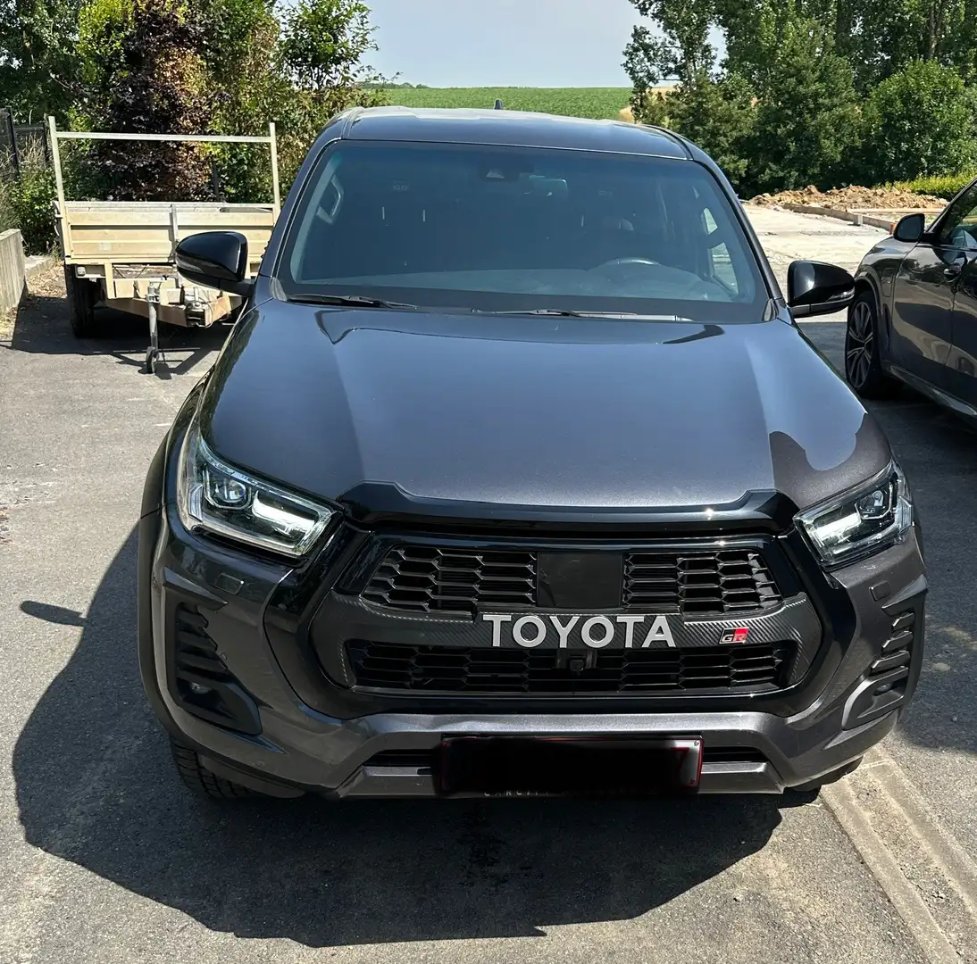 Toyota Hilux 2.8 D-4D 4WD GR Sport Gris - 1