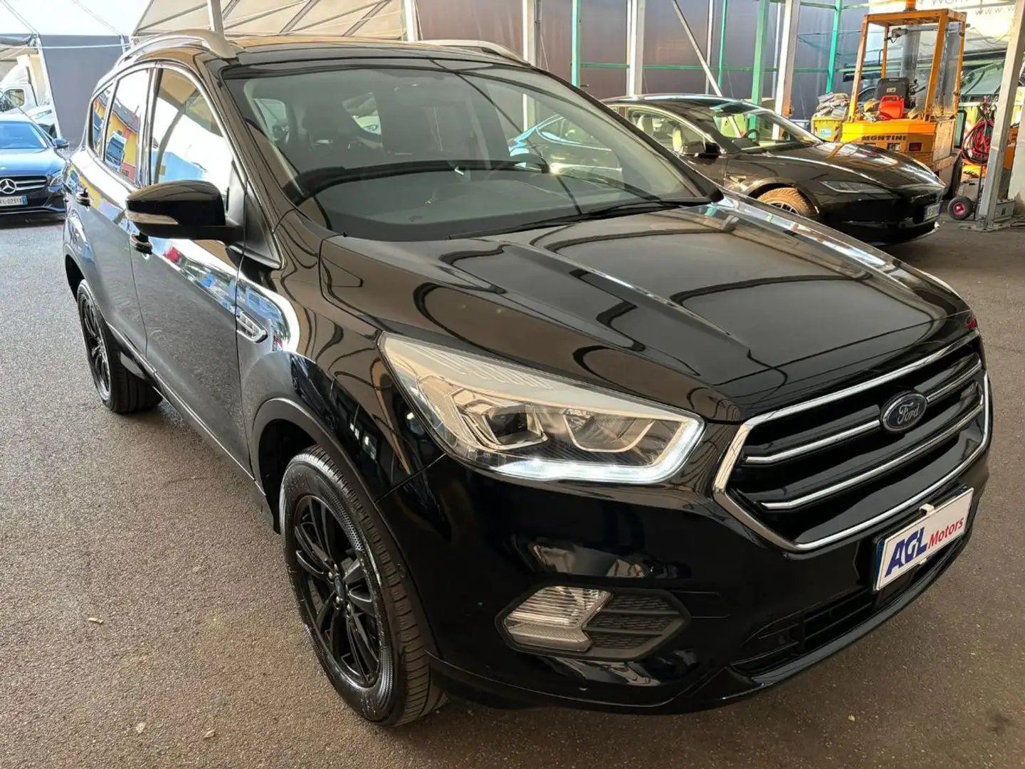 Ford Kuga 2.0 TDCI 150 CV S&S 4WD Powershift Business Nero - 2