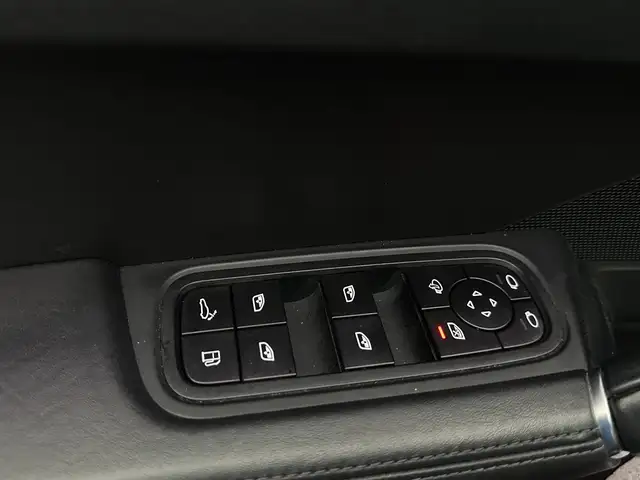 Porsche Cayenne view 14
