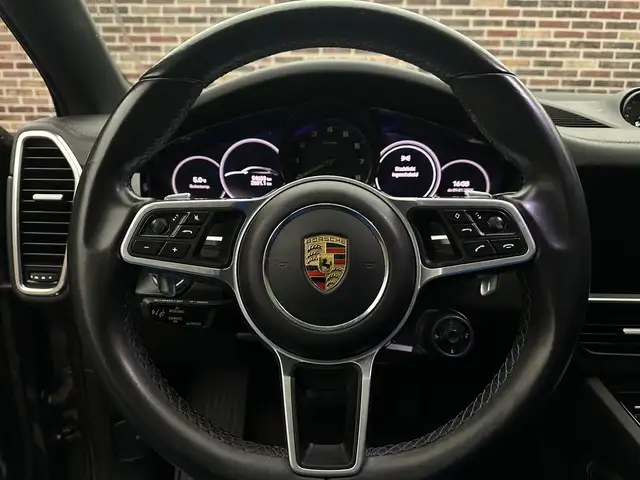 Porsche Cayenne view 10