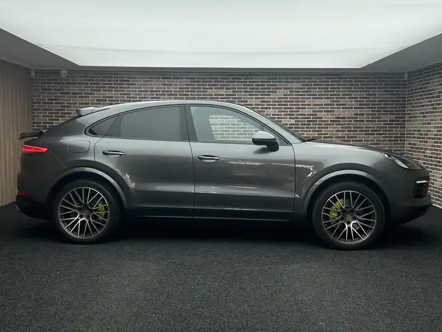 Porsche Cayenne view 4
