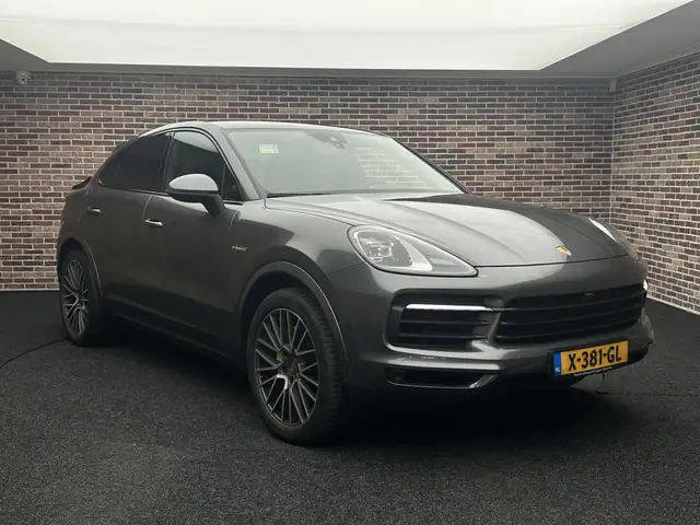 Porsche Cayenne view 6