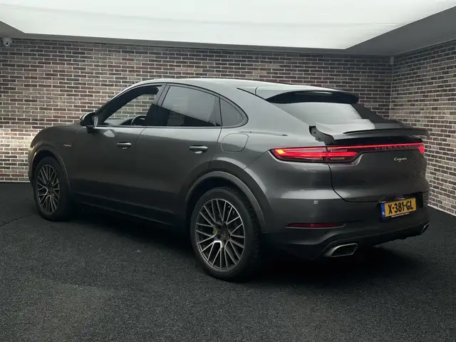 Porsche Cayenne view 13