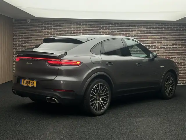 Porsche Cayenne view 2