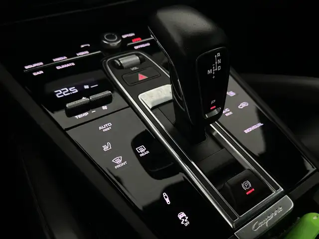 Porsche Cayenne view 12