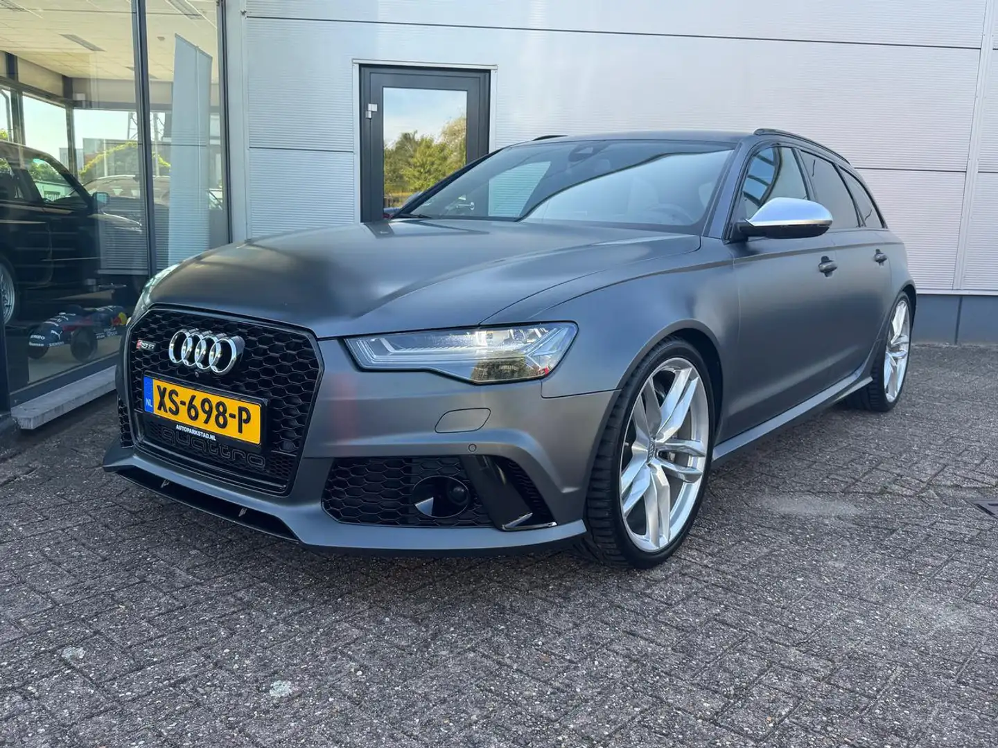 Audi RS6 4.0 TFSI | DEALEROND | KERAMISCHE REMMEN | NI Grijs - 1