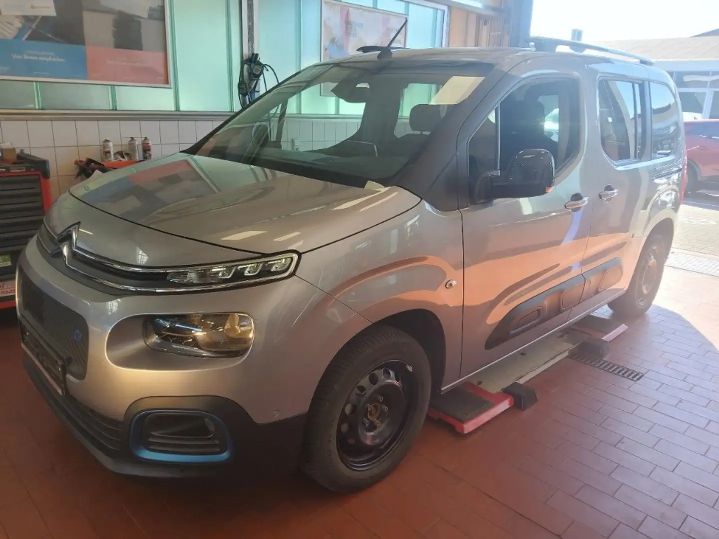Citroen Berlingo Feel M 11kw Shz Navi Kamera AHK Grau - 2