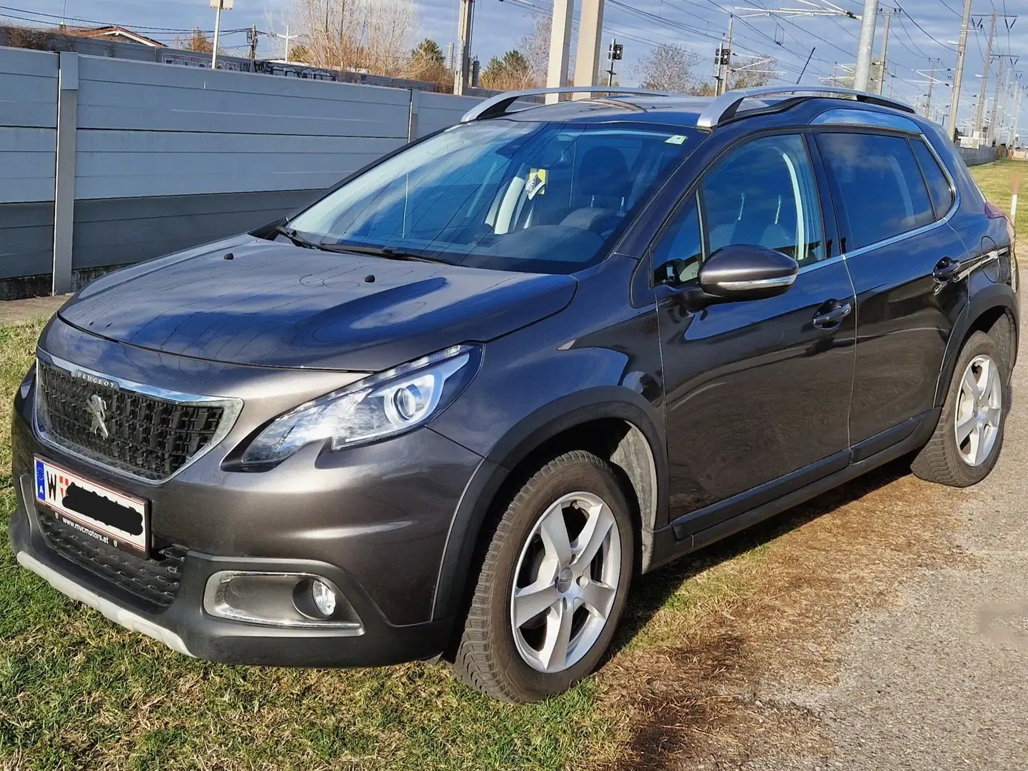 Peugeot 2008 2008 1,5 BlueHDi 120 Allure S Grau - 2
