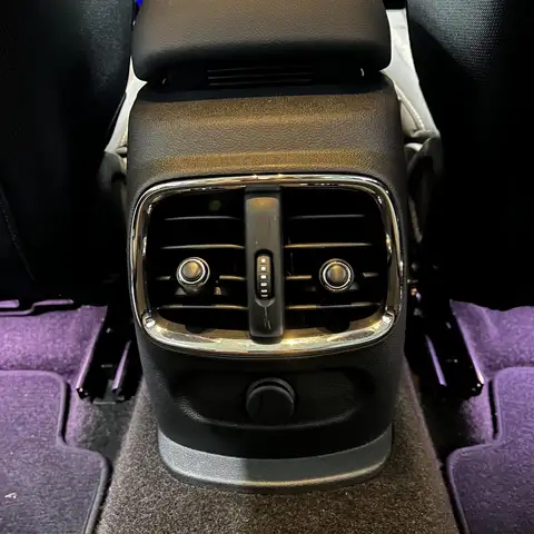 Mini Hatch view 19
