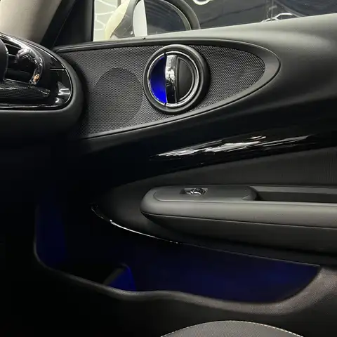 Mini Hatch view 25