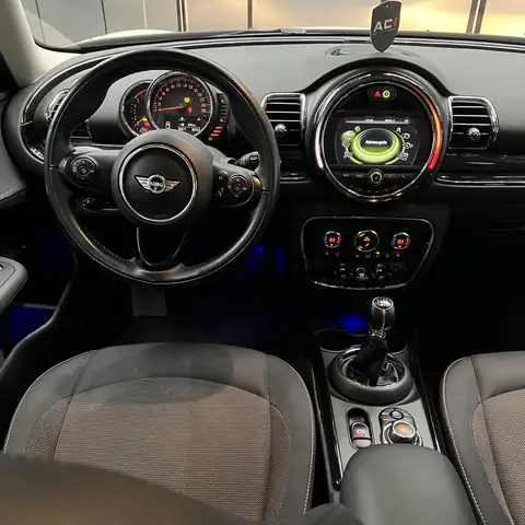 Mini Hatch view 13