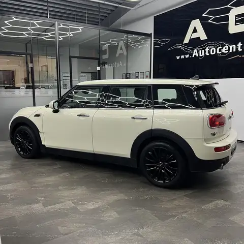 Mini Hatch view 5