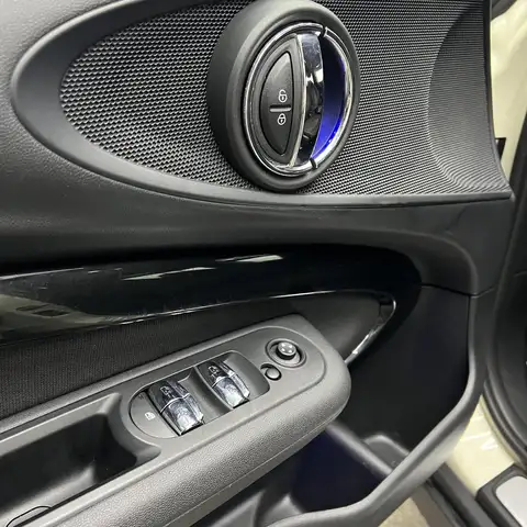 Mini Hatch view 21