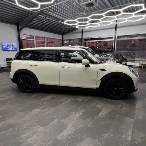 Mini Hatch view 7