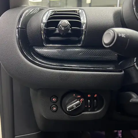 Mini Hatch view 23