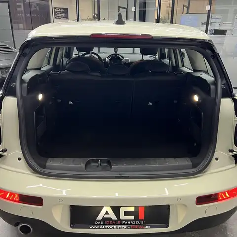 Mini Hatch view 28