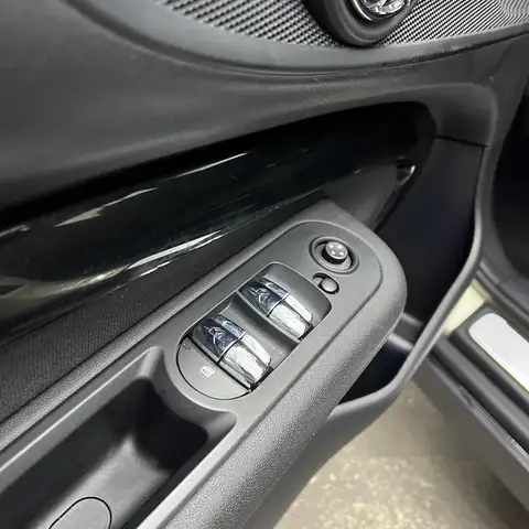 Mini Hatch view 22