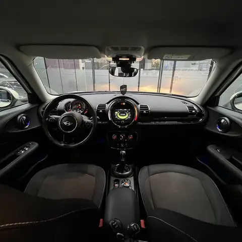 Mini Hatch view 11