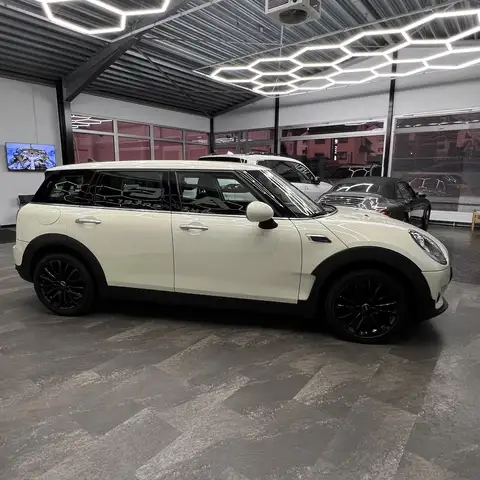 Mini Hatch view 6