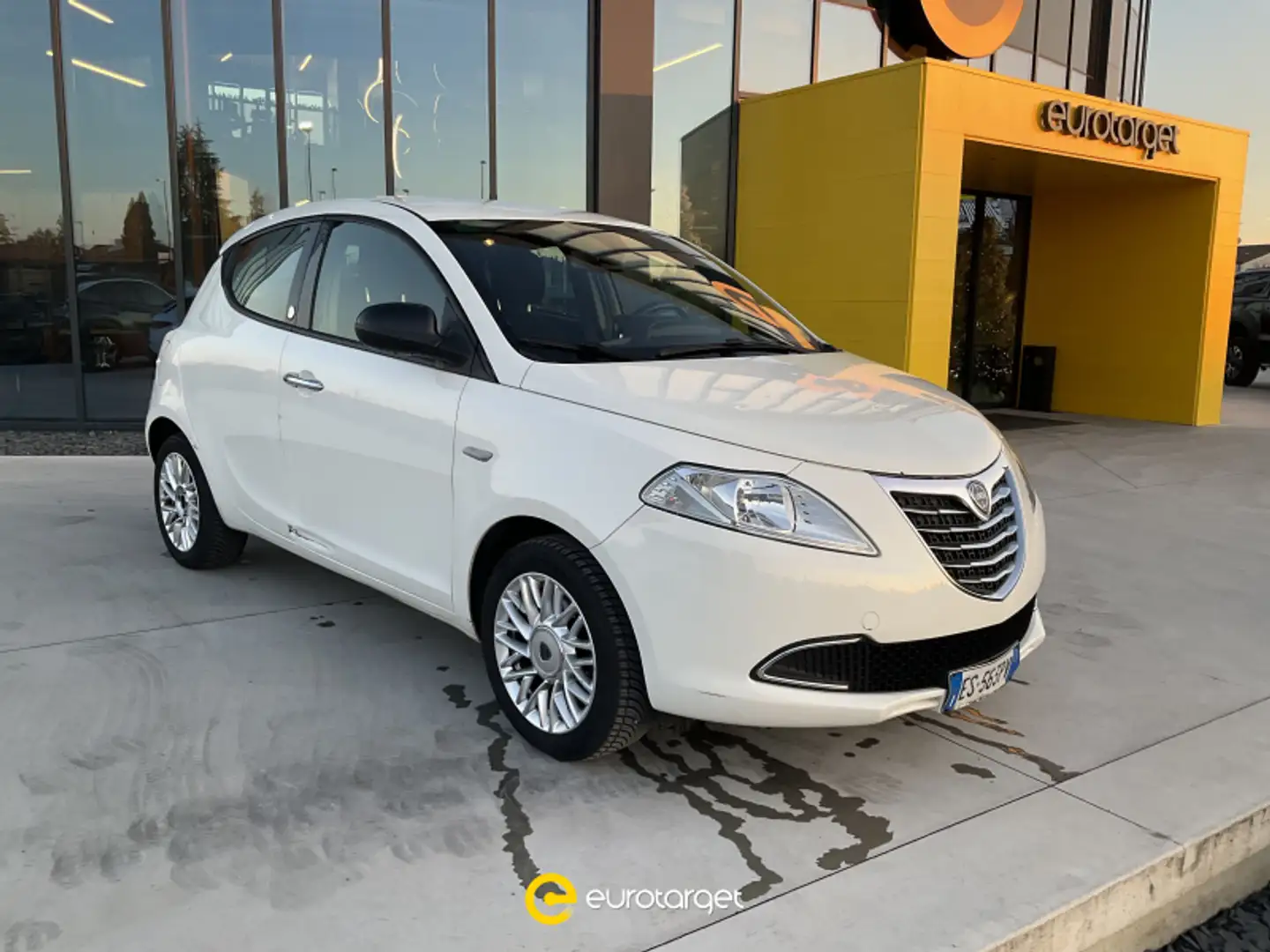 Lancia Ypsilon 1.2 69 CV 5 porte GPL Ecochic Gold Blanc - 1