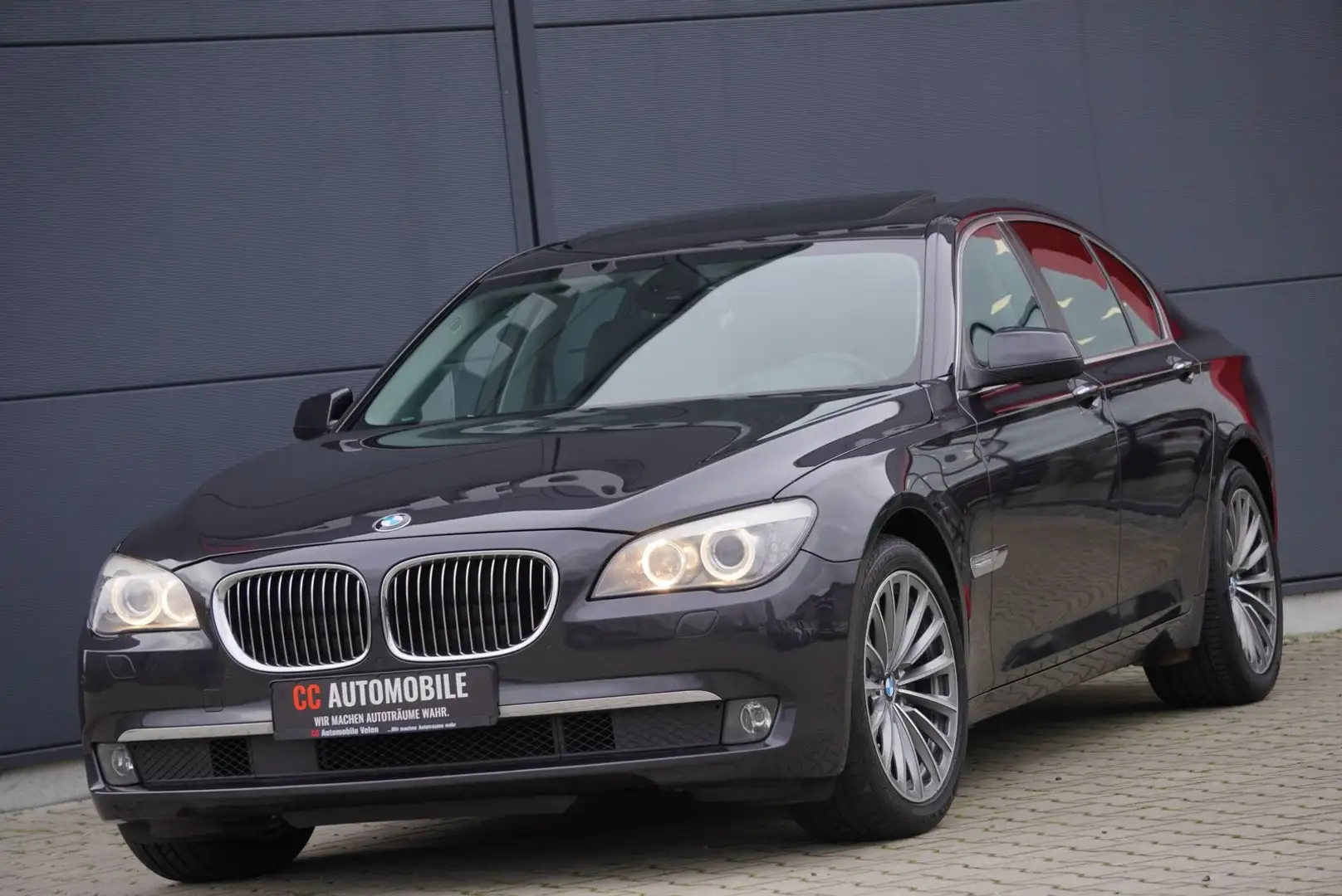 BMW 730 d Innovationspaket+HUD+19Zoll+Kamera+AHK+ Grau - 2