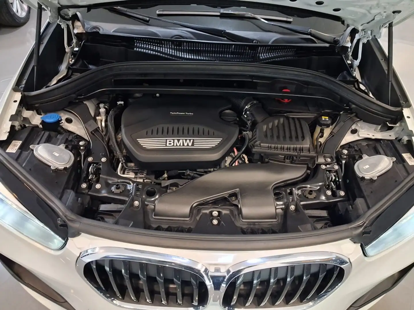 BMW X1 sDrive 18dA Corporate Blanco - 2