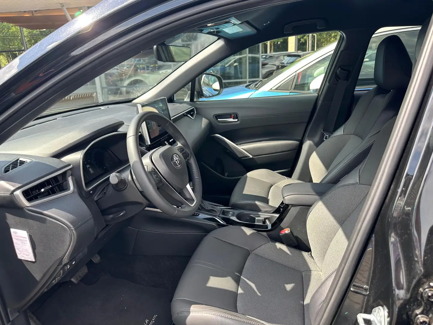 Toyota Corolla Cross 2.0 High Power Hybrid First Edition TREKHAAK STOEL Zwart - 2