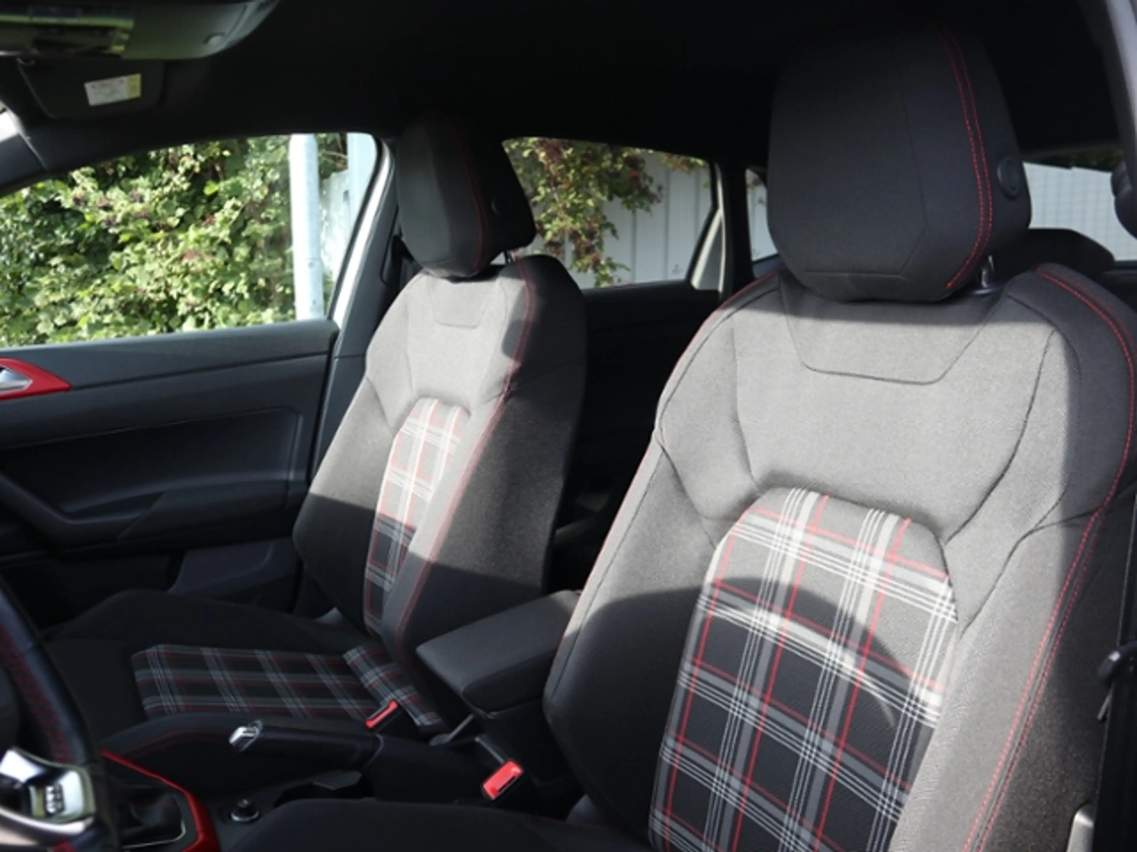 Volkswagen Polo GTI 2.0 TSI SportSelect/18" — photo 11