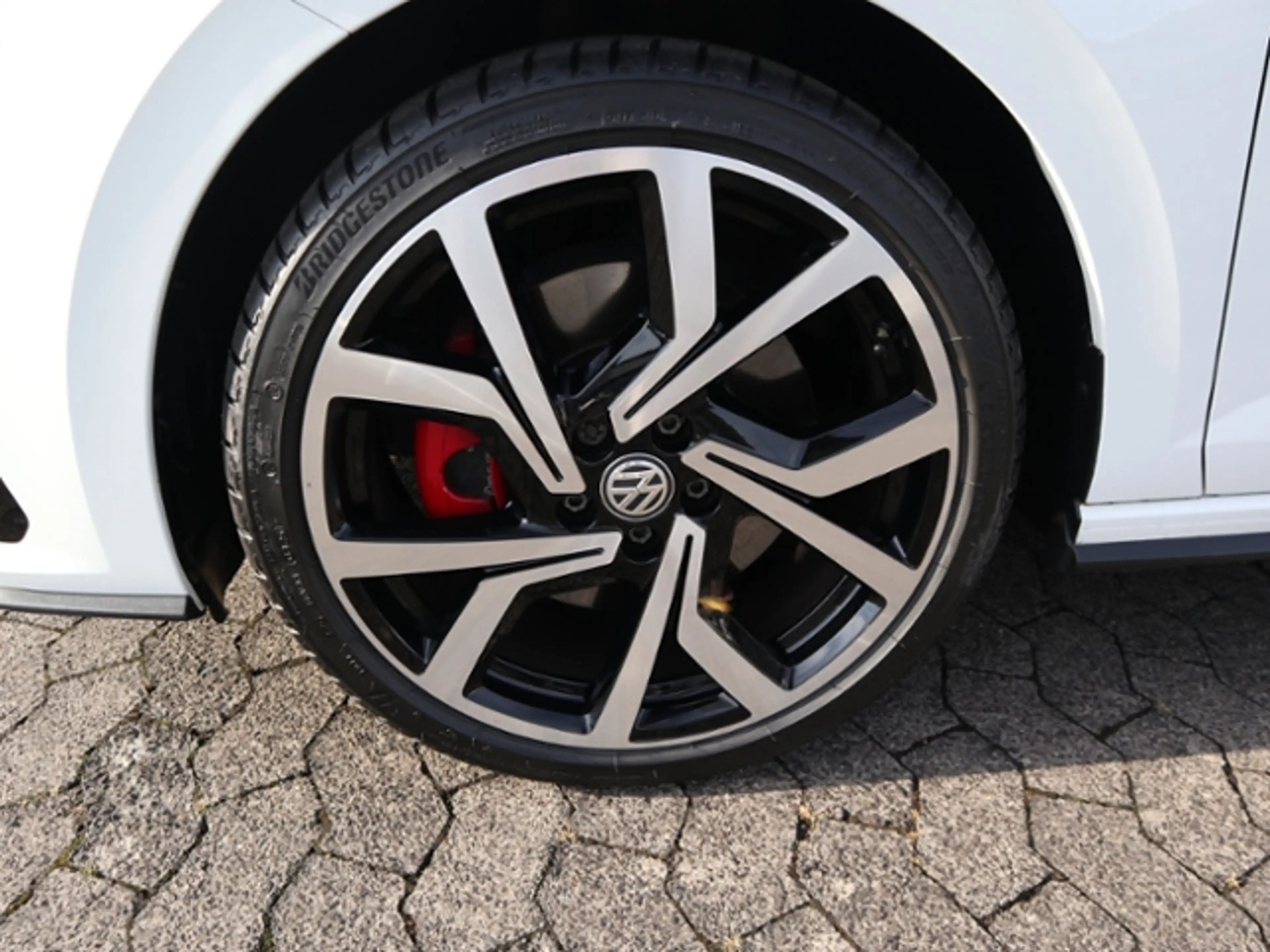 Volkswagen Polo GTI 2.0 TSI SportSelect/18" — photo 4