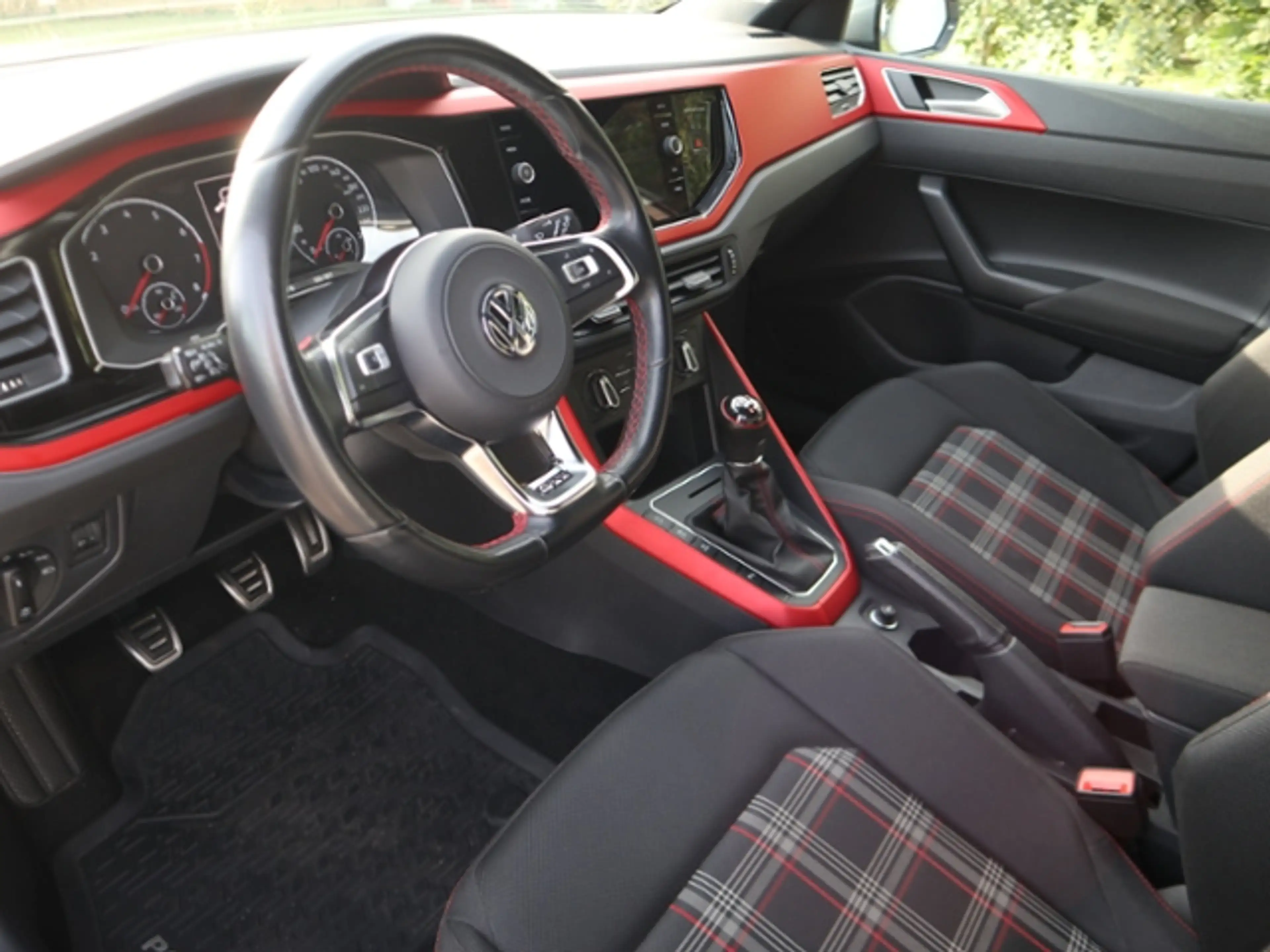Volkswagen Polo GTI 2.0 TSI SportSelect/18" — photo 12