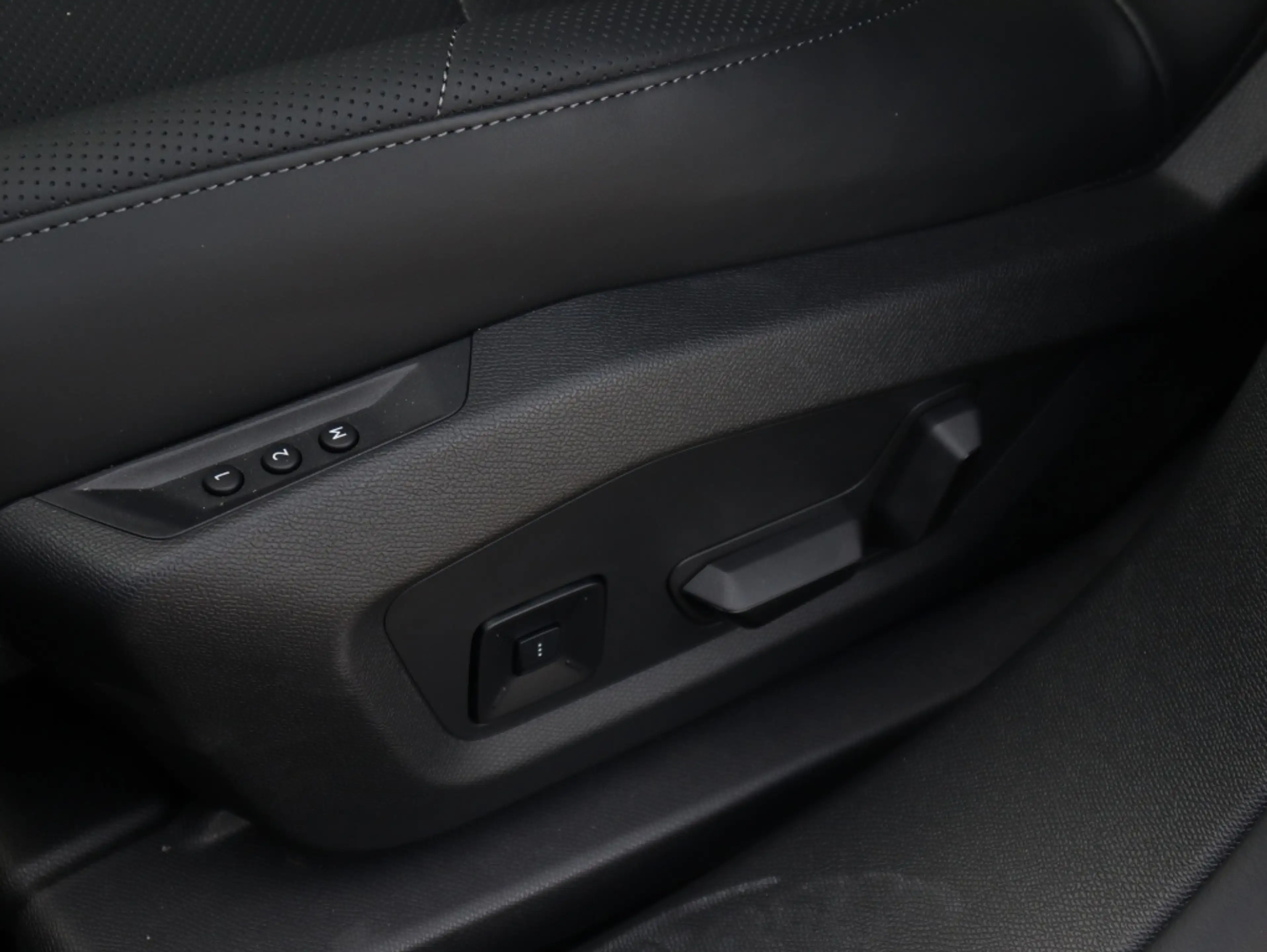 DS Automobiles DS 7 No E-Tense Etoile 74kWh — photo 9