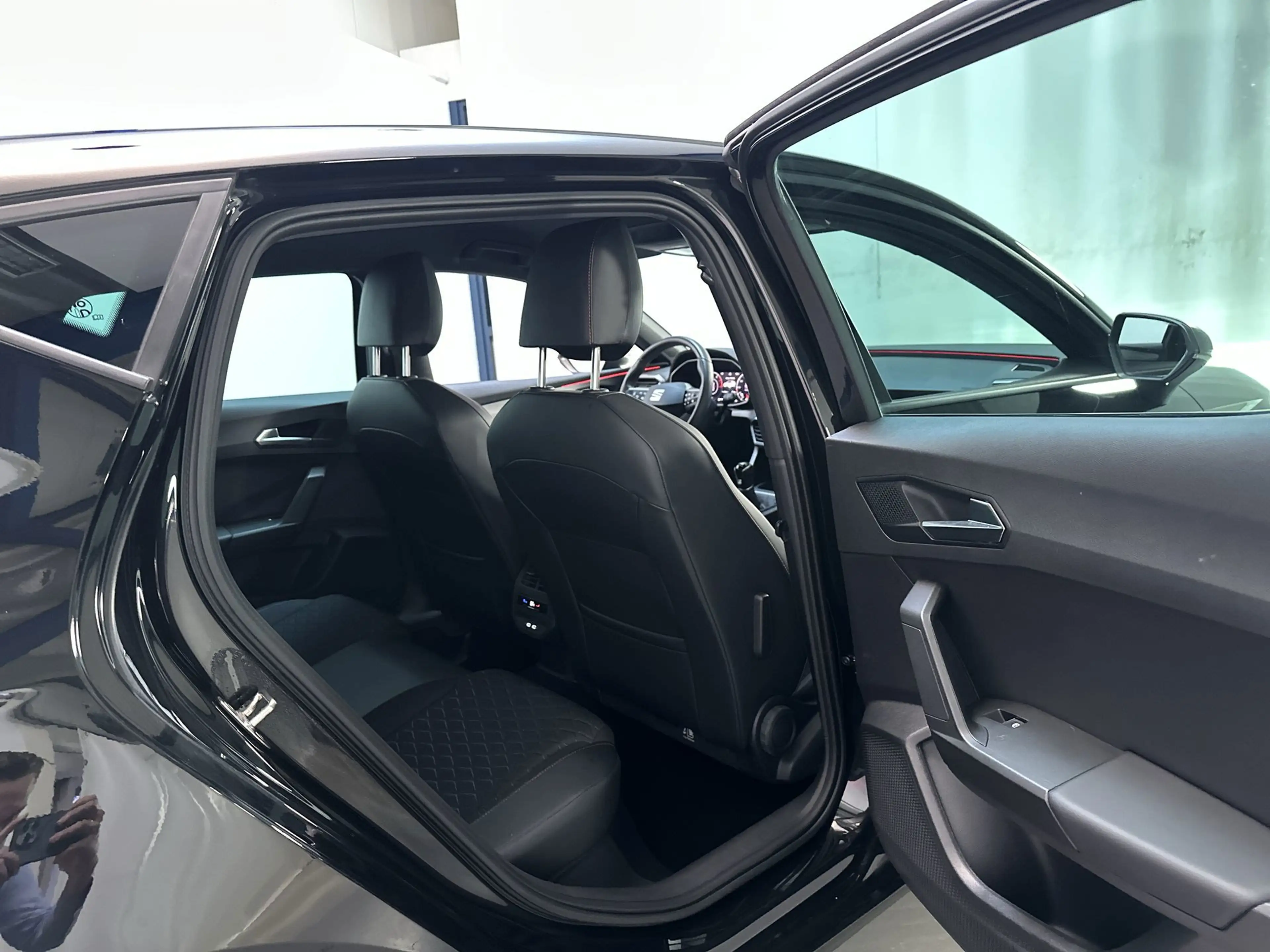 SEAT Leon 1.5 TSI 150pk FR Business Intense LED Camera Stoel — photo 15