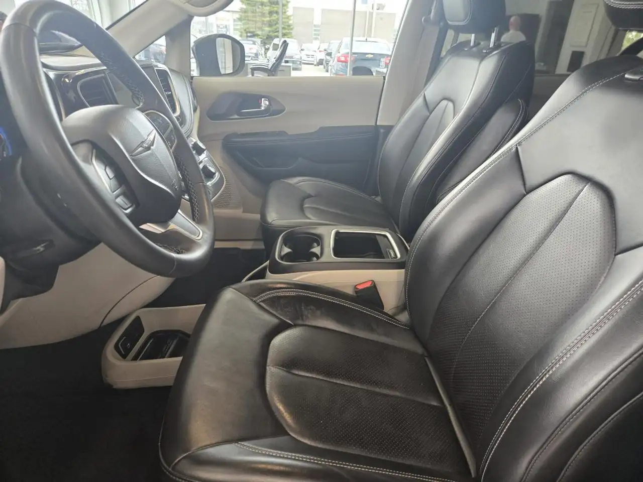 Chrysler Pacifica снимка Chrysler Pacifica