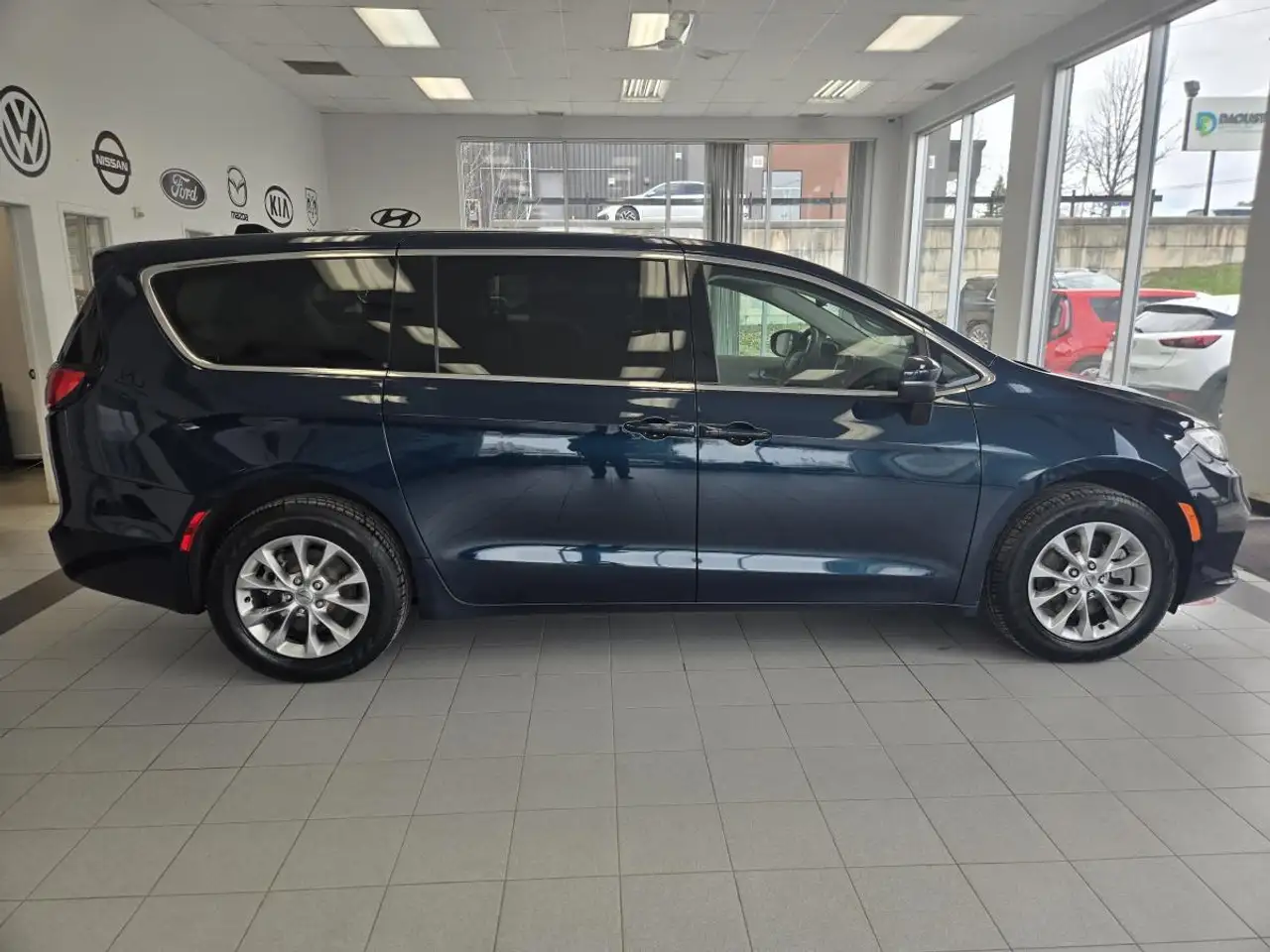 Chrysler Pacifica снимка Chrysler Pacifica