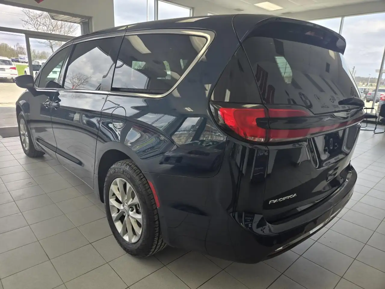Chrysler Pacifica снимка Chrysler Pacifica