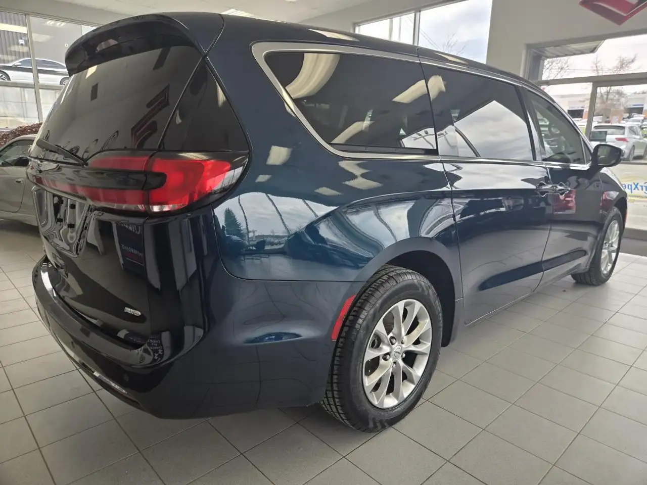 Chrysler Pacifica снимка Chrysler Pacifica
