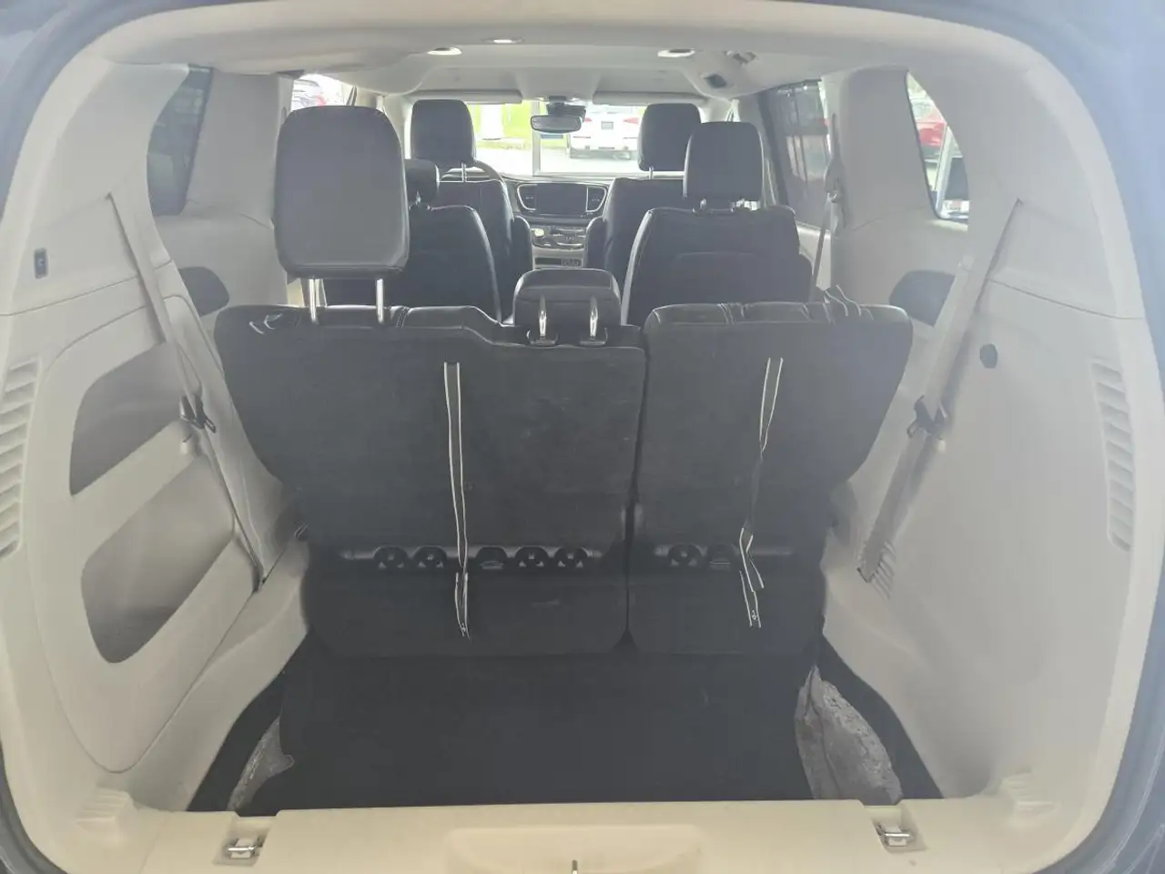 Chrysler Pacifica снимка Chrysler Pacifica
