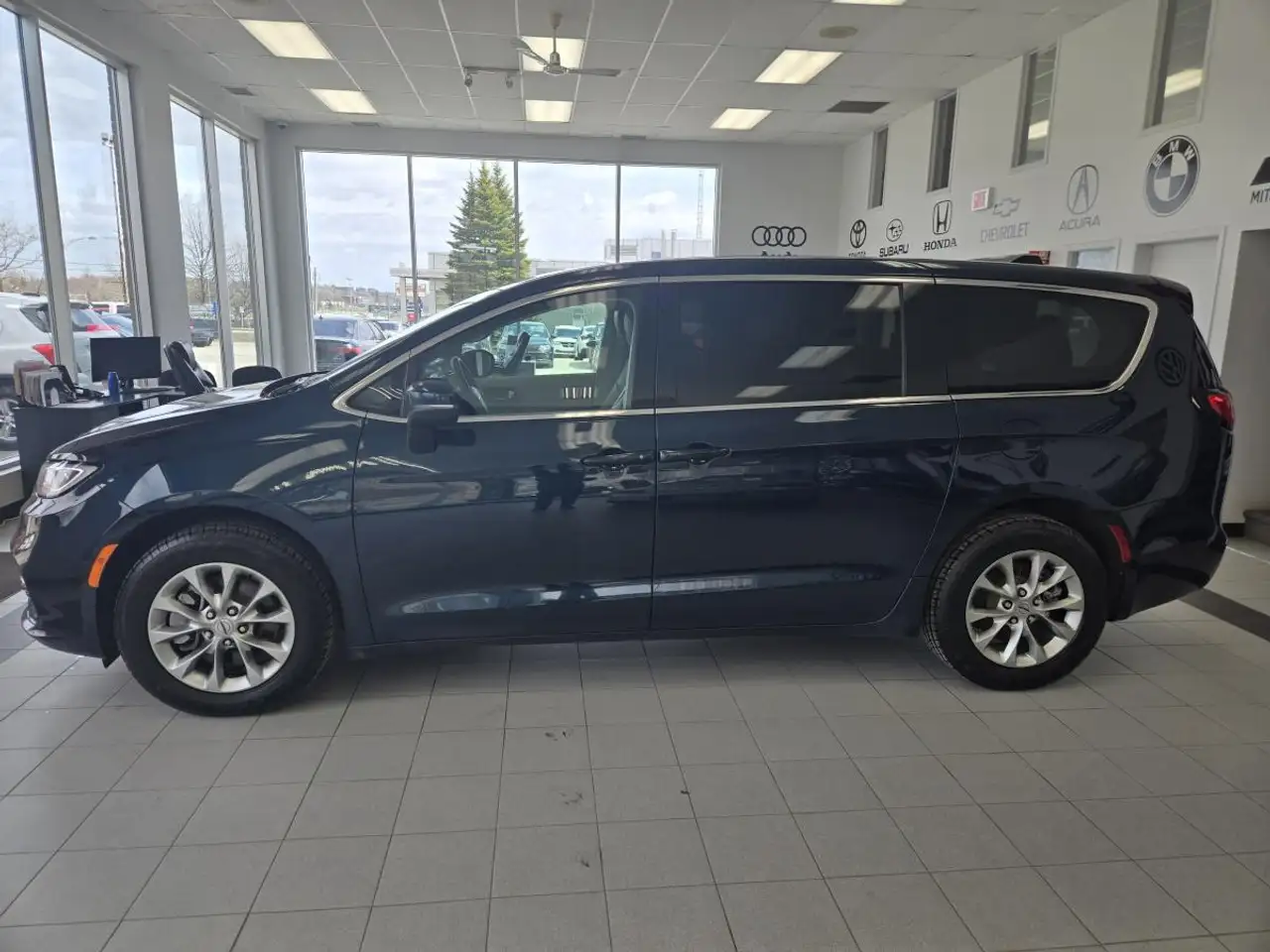 Chrysler Pacifica снимка Chrysler Pacifica