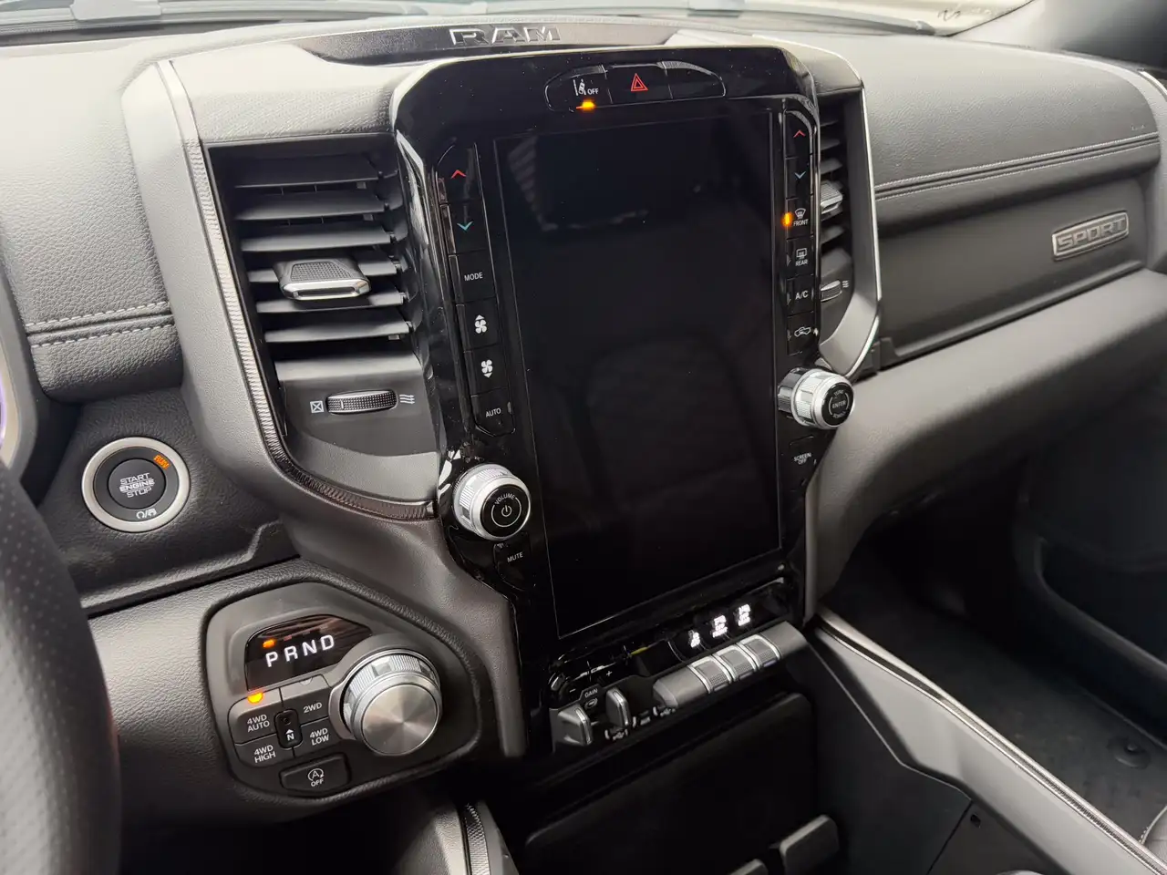 RAM 1500 снимка RAM 1500