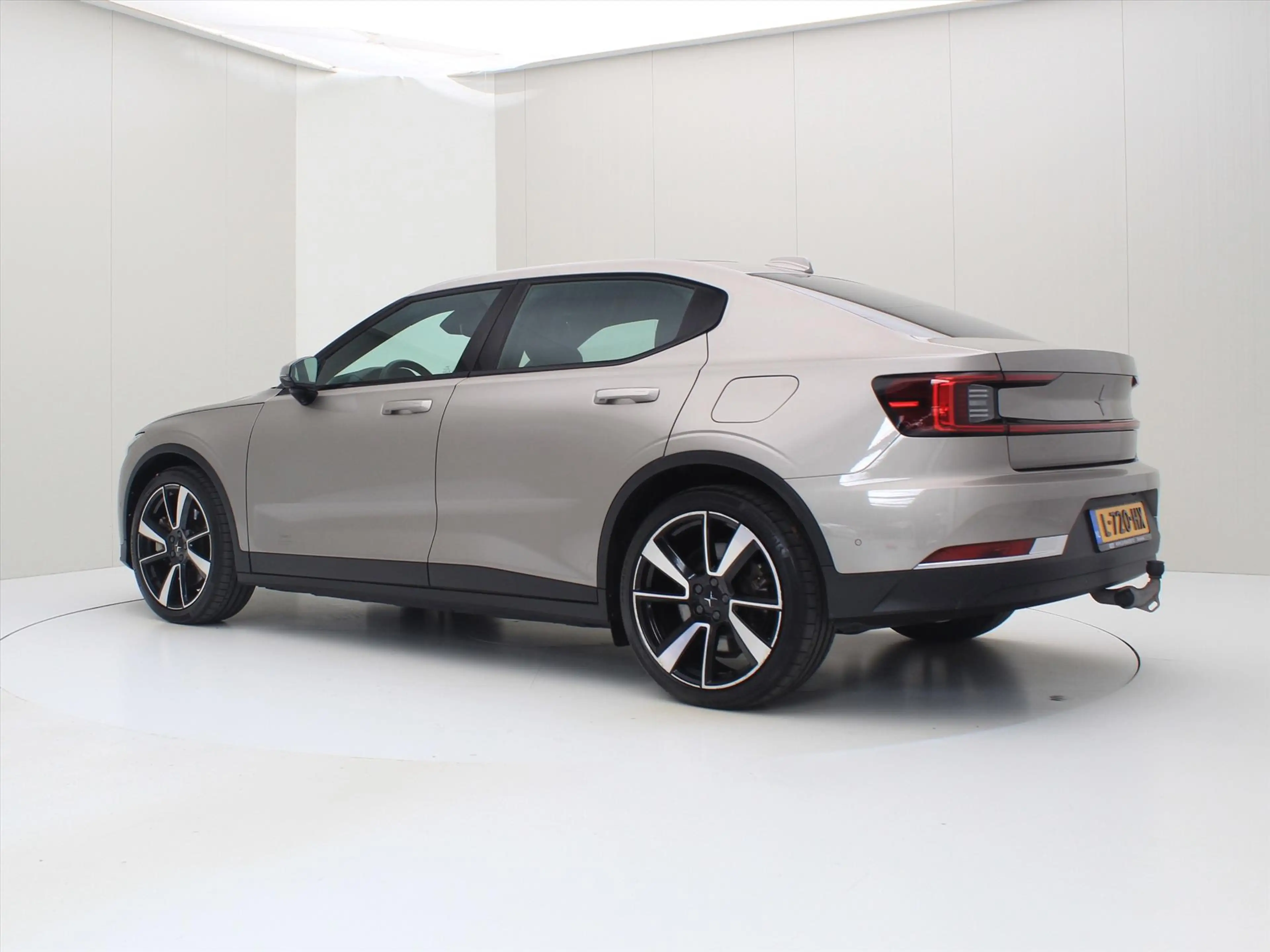 Polestar 2 Long Range Dual Motor Launch Edition 78 kWh AWD 40 — photo 3