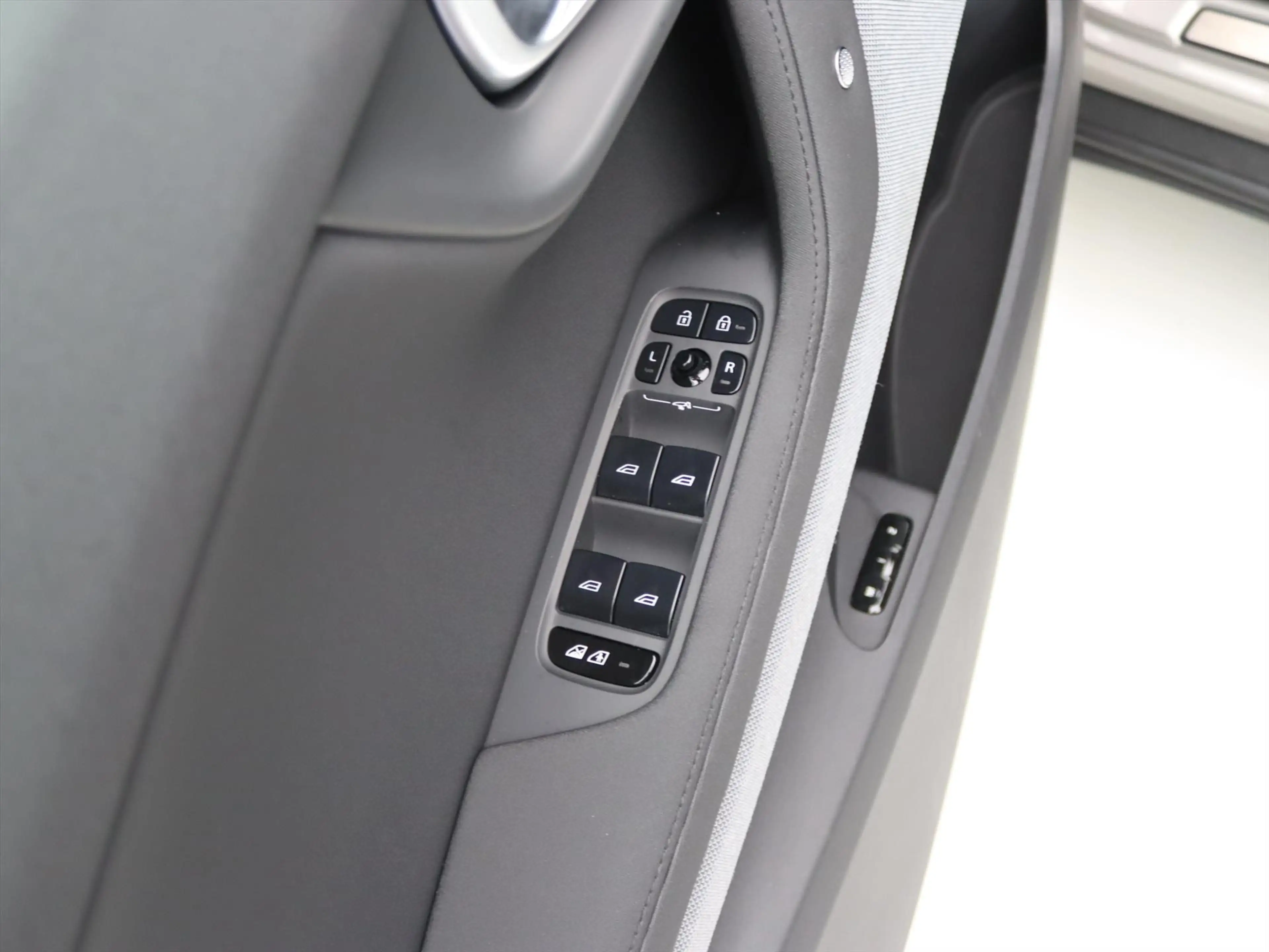 Polestar 2 Long Range Dual Motor Launch Edition 78 kWh AWD 40 — photo 47