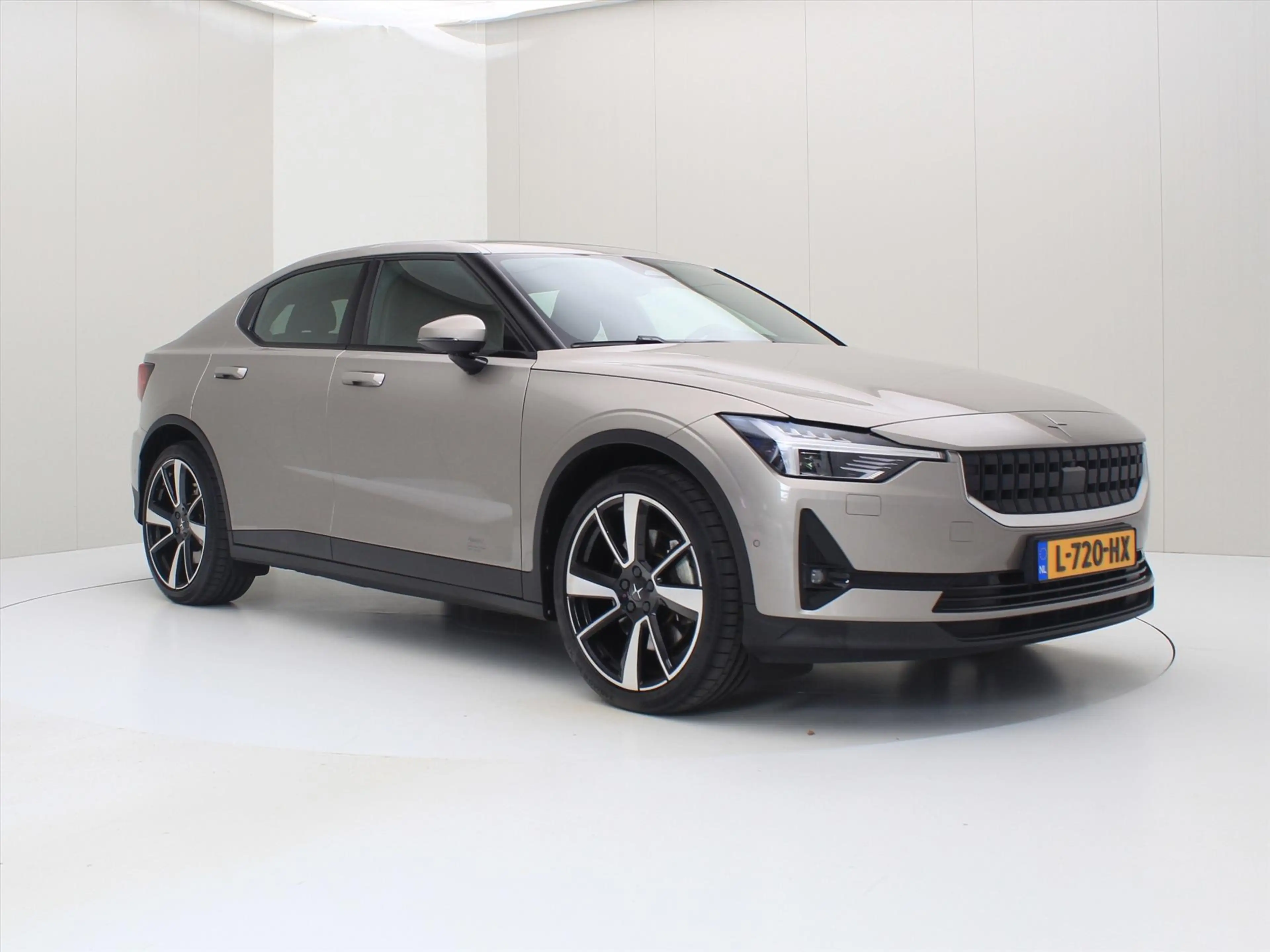 Polestar 2 Long Range Dual Motor Launch Edition 78 kWh AWD 40 — photo 4