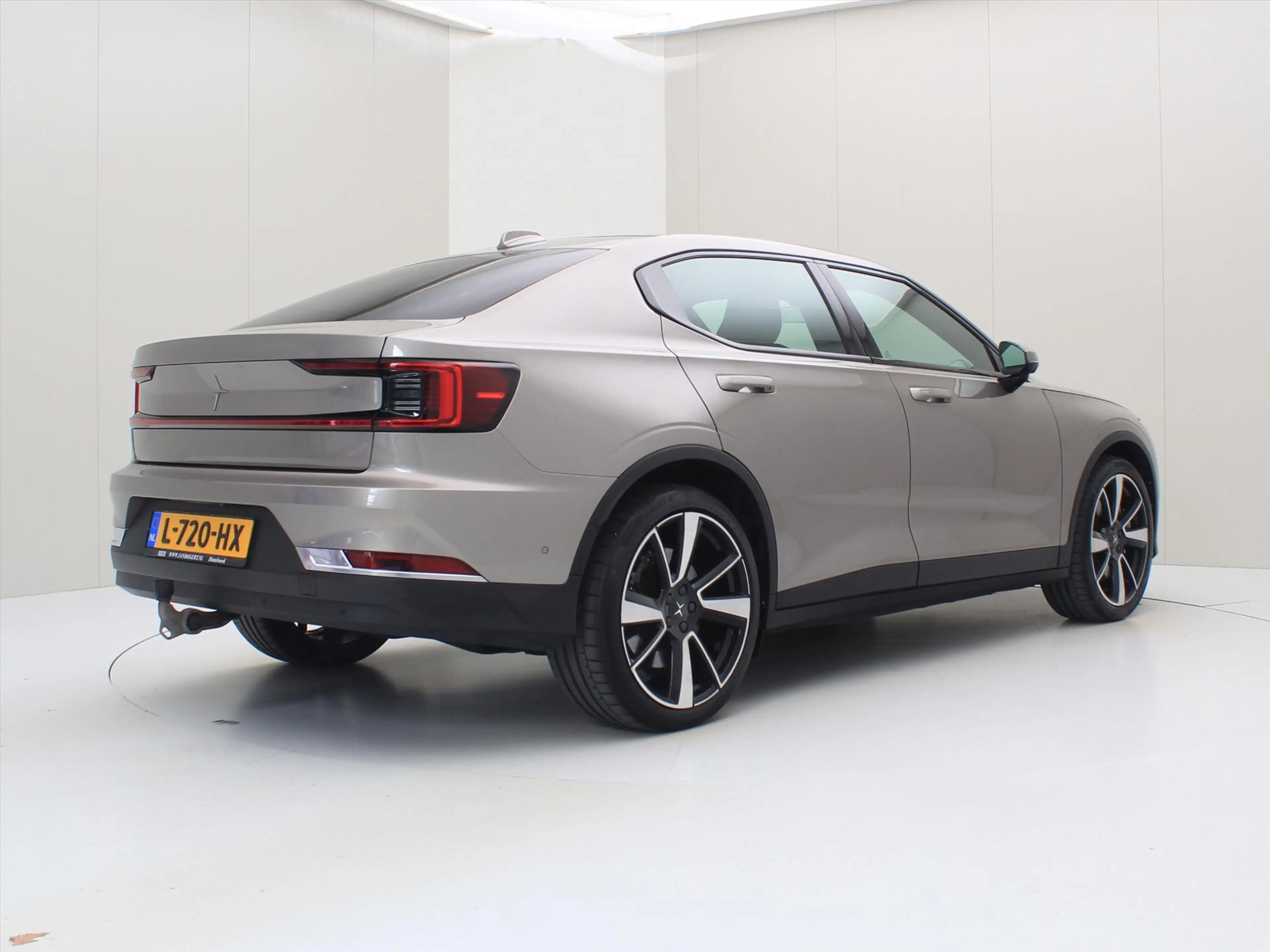 Polestar 2 Long Range Dual Motor Launch Edition 78 kWh AWD 40 — photo 2