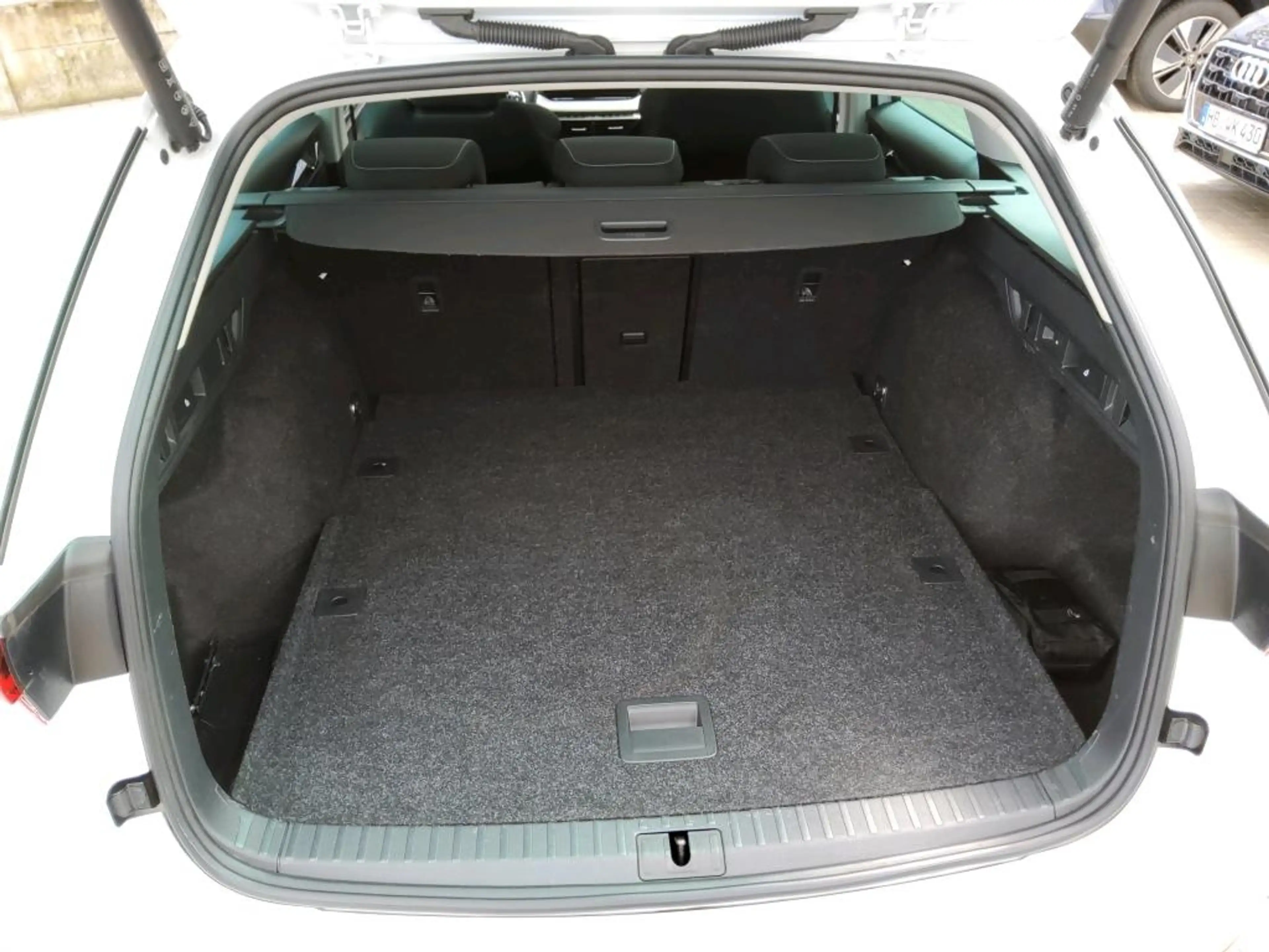 Skoda Octavia Combi 2.0 TDI DSG TOUR +AHK +LED +ACC +NAVI +SMAR — photo 6