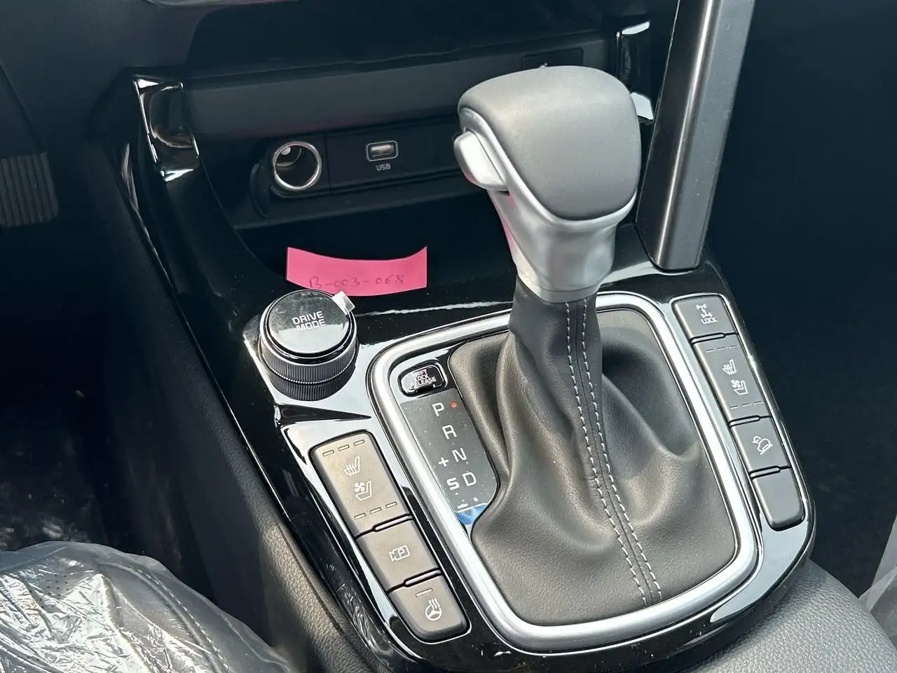 Kia Seltos снимка Kia Seltos
